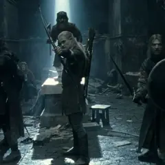 Władca Pierścieni: Drużyna Pierścienia. Elf Legolas celuje z łuku, Boromir z tarczą i mieczem gotowi do walki.