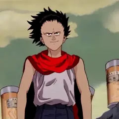 Kaneda z "Akiry" na tle tub z napisem "AKIRA".