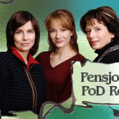Trzy kobiety z serialu "Pensjonat Pod Różą" pozują do zdjęcia.