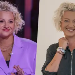 Uśmiechnięta kobieta z blond lokami, w fioletowej marynarce i szarej bluzie. Dowiedz się, jak zagrać w ukrytej prawdzie, odkrywając jej historie.