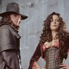 Hugh Jackman jako Van Helsing i Kate Beckinsale jako Anna Valerious w filmie Van Helsing.