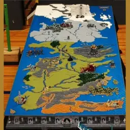 Westeros map z klocków LEGO, z zamkami i postaciami.