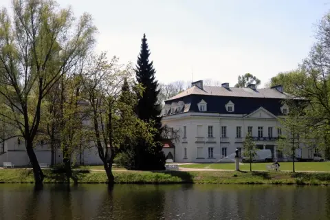 Gdzie kręcono "Znachora"? Lokacje z filmów 1982 i 2023