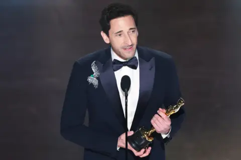 Adrien Brody z Oscarem, symbol jego bogatej filmografii.