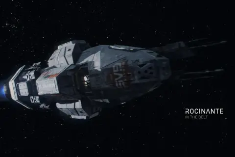 Rocinante, statek z serialu "The Expanse", przemierza przestrzeń kosmiczną. Jego załoga, znana z odwagi, jest gotowa na każde wyzwanie.