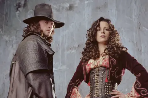Hugh Jackman jako Van Helsing i Kate Beckinsale jako Anna Valerious w filmie Van Helsing.