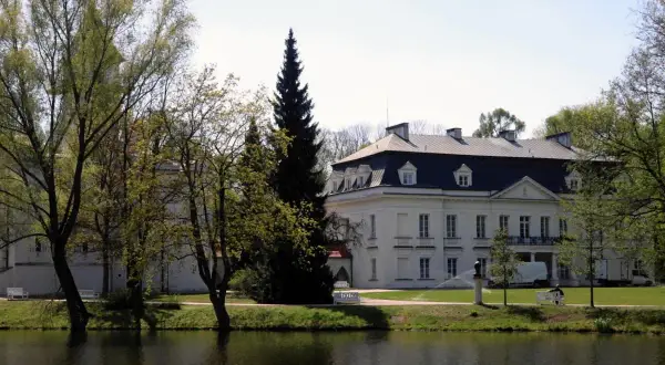 Gdzie kręcono "Znachora"? Lokacje z filmów 1982 i 2023