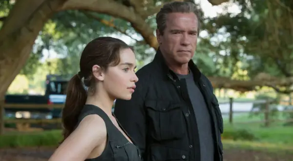 Arnold Schwarzenegger i Emilia Clarke, gwiazdy Terminator Genisys, w plenerze.
