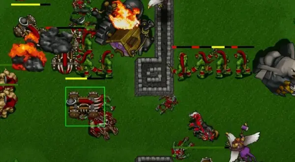 Bitwa z Warcraft 2 film: orkowie walczą z ludźmi, płoną maszyny oblężnicze, latają gryfy.