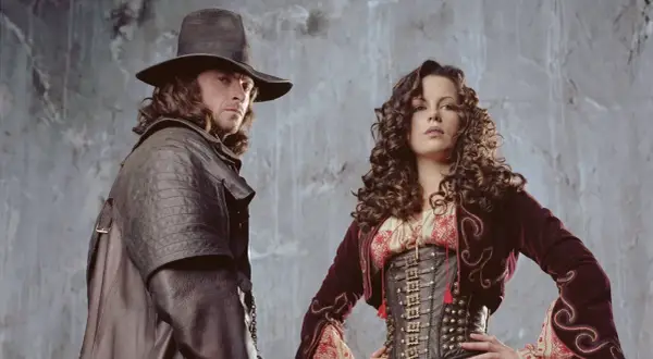 Hugh Jackman jako Van Helsing i Kate Beckinsale jako Anna Valerious w filmie Van Helsing.
