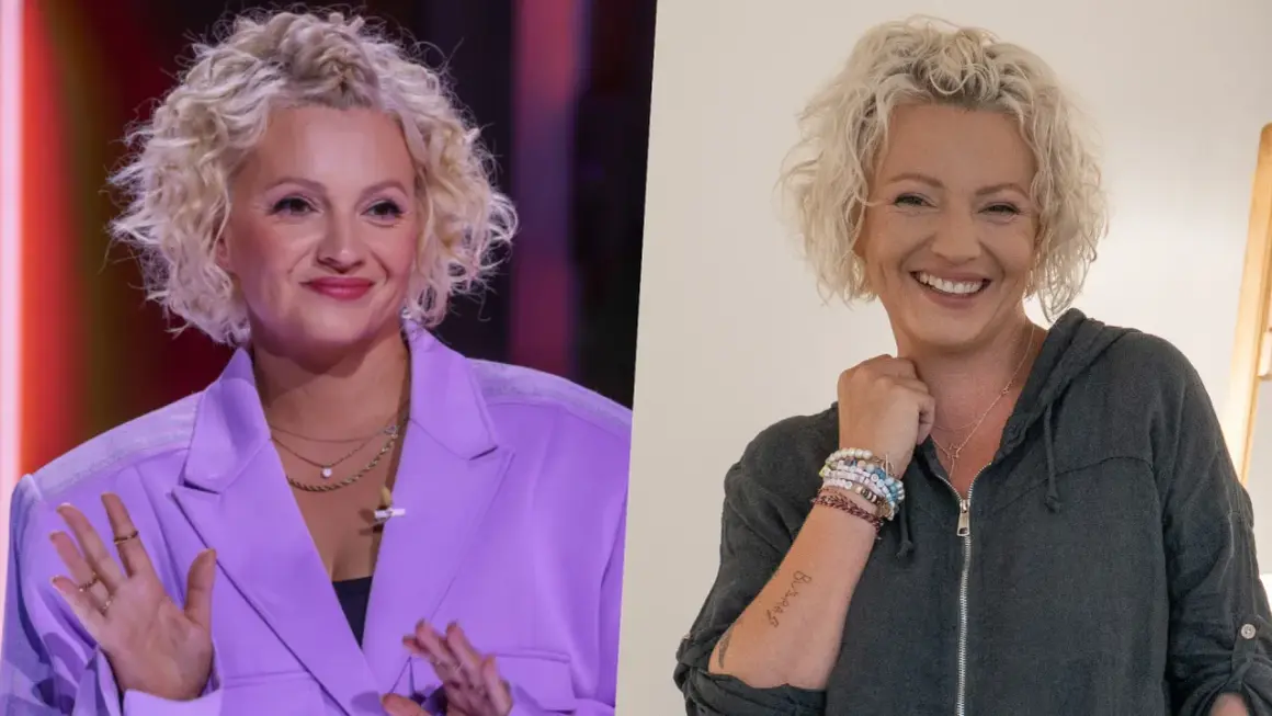Uśmiechnięta kobieta z blond lokami, w fioletowej marynarce i szarej bluzie. Dowiedz się, jak zagrać w ukrytej prawdzie, odkrywając jej historie.