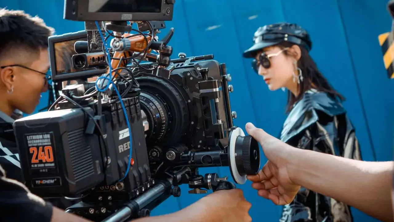 profesjonalna kamera filmowa na planie filmowym
