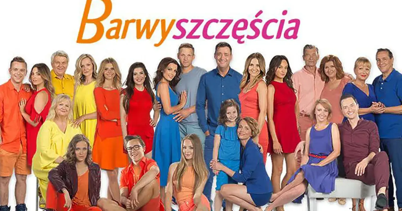Barwy szczęścia obsada aktorska: uśmiechnięci ludzie w kolorowych strojach, tworzący radosną grupę.