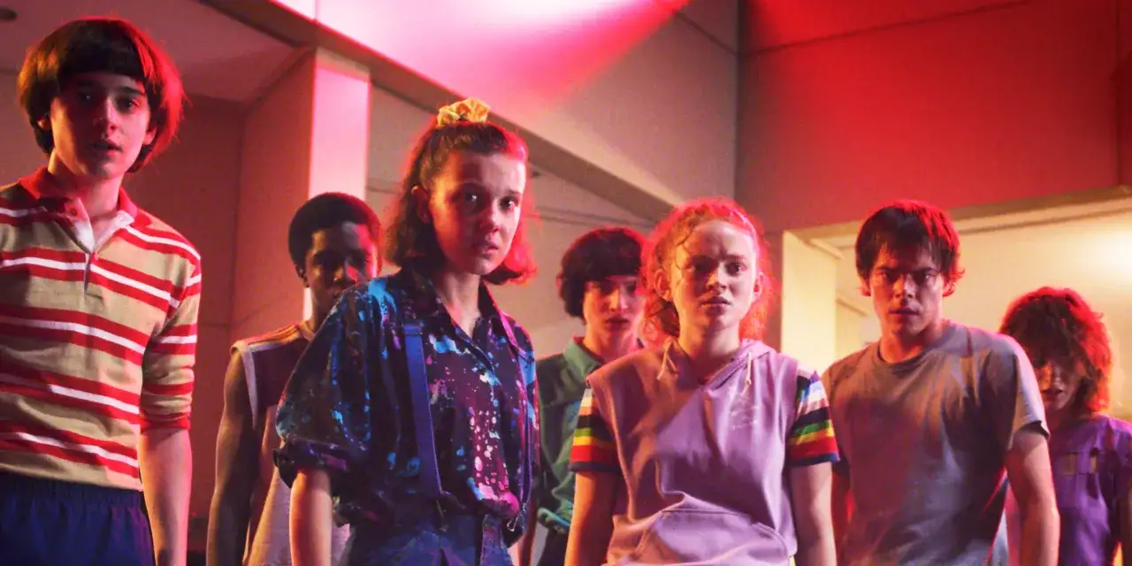 Grupa przyjaciół z Stranger Things, w tym Will, Eleven i Max, stoi w obliczu niebezpieczeństwa.