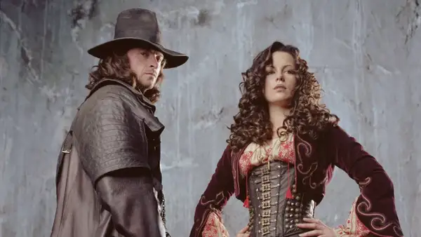 Hugh Jackman jako Van Helsing i Kate Beckinsale jako Anna Valerious w filmie Van Helsing.